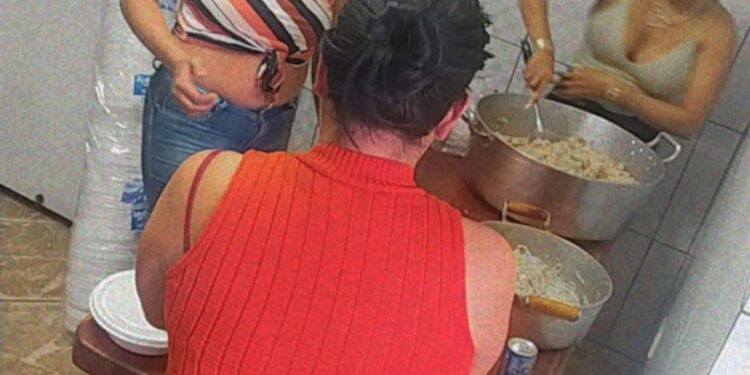 Grupo Anjos da Luz recebe doações e confecciona marmitas para comunidades carentes da Capital