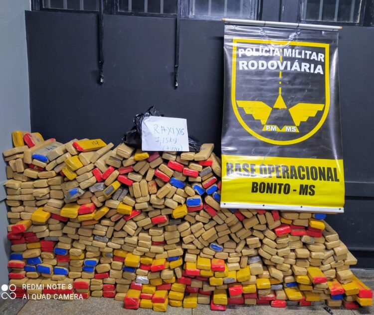 Veículo Gol é abandonado abarrotado de maconha e haxixe na MS-178