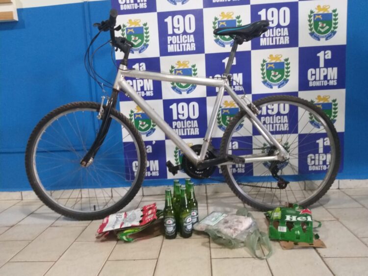 Em Bonito, jovem é preso por furtar cervejas e 2 pacotes de carne de jacaré em restaurante