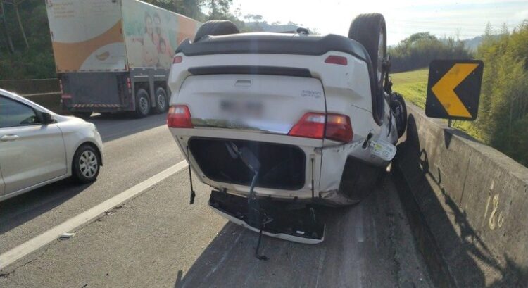 Cantor Gian, que faz dupla com Giovani, sofre acidente de carro