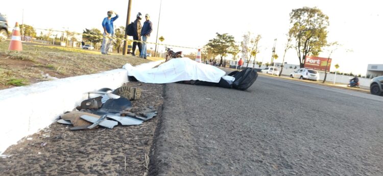 Motorista atropela, mata trabalhador de atacadista e foge na Avenida Gury Marques