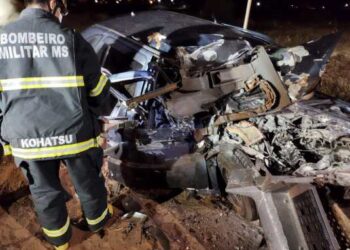 Bêbado, namorado mata jovem de 19 anos em acidente com carro na BR-262