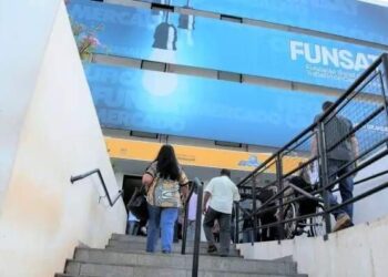 Funsat oferta mais de 1 mil vagas nesta quinta: 25 para costureiras de máquinas industriais