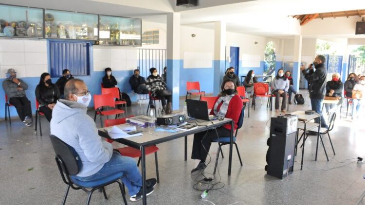 Hoje professores da rede municipal foram recebidos para preparar retorno dos alunos