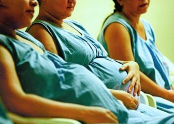 Gestantes que tomaram 1ª dose da AstraZeneca devem ligar para o TeleMonitoramento