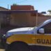 Mulher é encontrada morta em frente à escola com calças arriadas e sinais de hipotermia