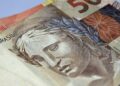 Bolsonaro sanciona lei que protege consumidores do superendividamento