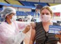 Sem doses e traçando “estratégia”, Saúde suspende vacinação contra Covid no domingo