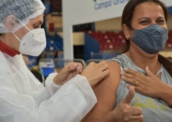 Nesta quinta, Capital repesca trabalhadores da Educação com 18 anos ou mais para vacinar