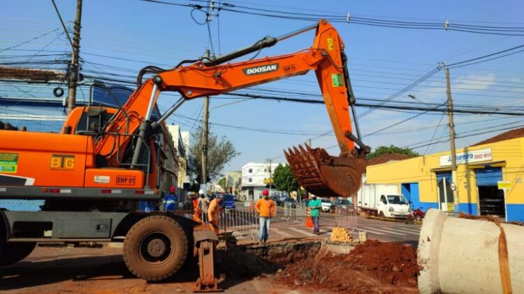 Revitalização na 13 de Maio vai resolver alagamento no Bairro São Francisco, segundo Prefeitura