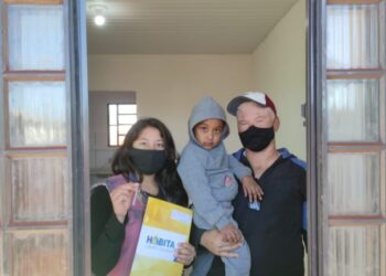 Prefeitura entrega novas moradias às famílias da comunidade Bom Retiro