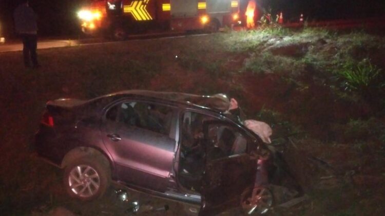Homem morre, após cair com carro violentamente em valeta na BR-262
