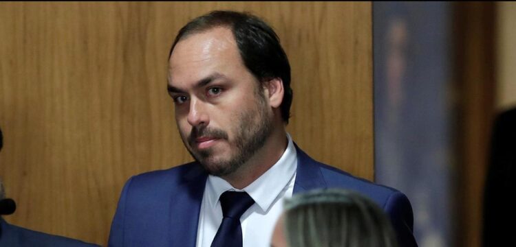 Carlos Bolsonaro disse ao pai que teme ser preso por Alexandre de Moraes