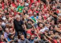 Pesquisa revela que Lula ultrapassou Bolsonaro em ranking de popularidade na web