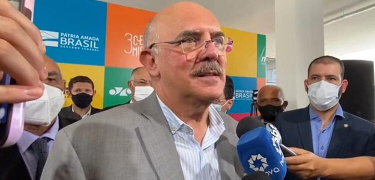 Ministro da Educação tenta se explicar e piora fala sobre alunos com deficiência: “impossível a convivência”