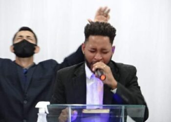 Mãe chora pela 2ª vez e agora pede Justiça pela morte de Júnior: pastor e barman