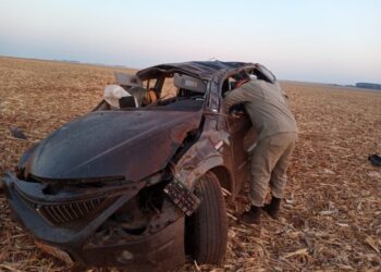 Mulher é encontrada morta pelos bombeiros, após veículo de luxo sair da rodovia