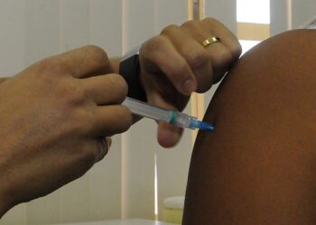 Após vacinação em massa, municípios da fronteira de MS apresentam 75,5% de queda de casos novos de Covid-19