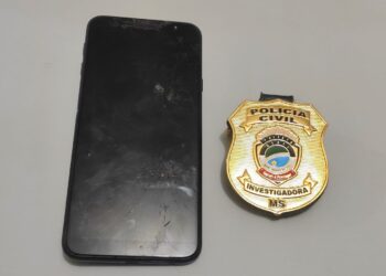 Funcionária de boate furta celular de cliente em loja de cosméticos em Ribas do Rio Pardo