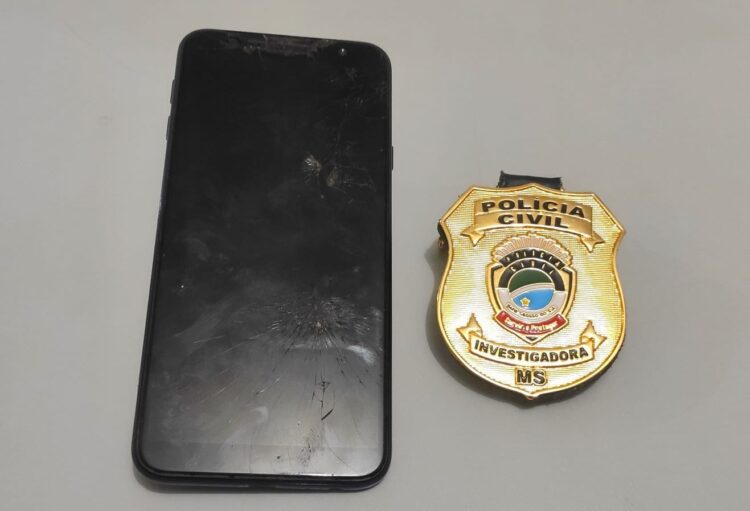 Funcionária de boate furta celular de cliente em loja de cosméticos em Ribas do Rio Pardo