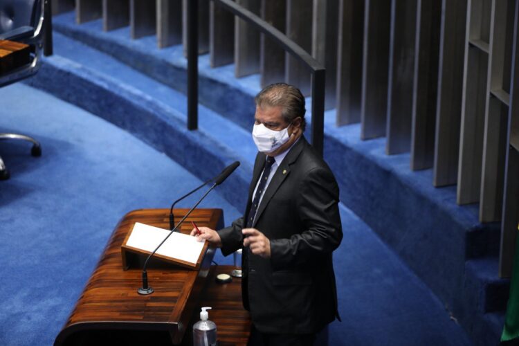 Vai à sanção texto que permite licença compulsória para remédios e vacinas anticovid