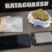 “Mané” esconde maconha em frente da delegacia e acaba preso junto com colega