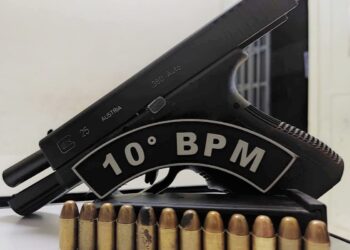 Após perseguição policial, motorista de app revela que estava comprando pistola com dupla