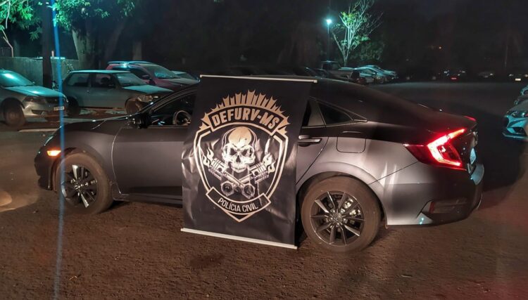 Em estacionamento de mercado no Tijuca, polícia prende traficante do Honda Civic