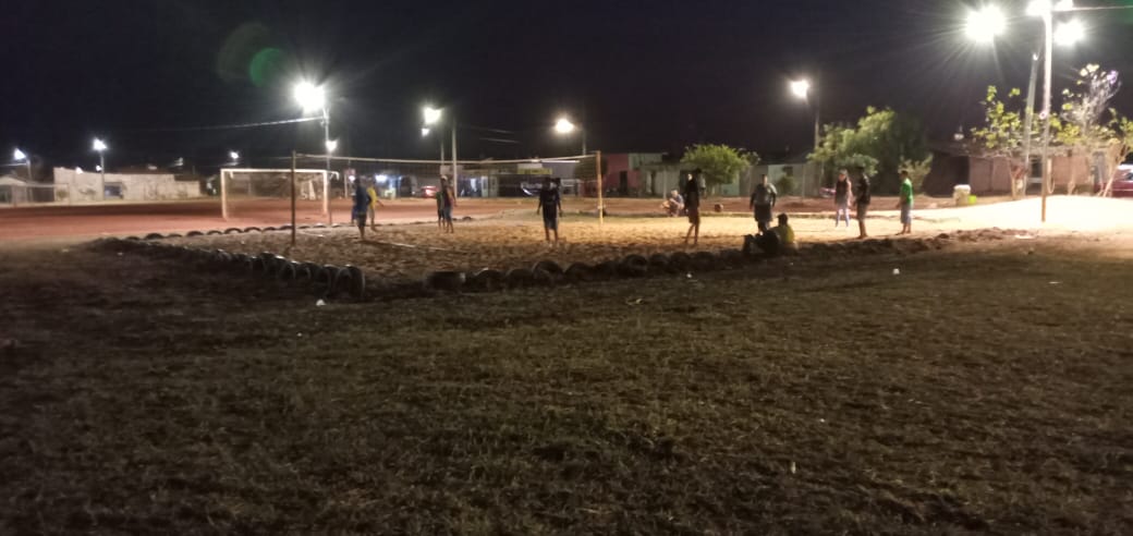 Vídeo: S-10 estraga campo na Vila Fernanda e população pede ajuda para encontrar motorista