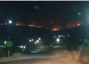 Vídeo: Morraria em Corumbá pega fogo e assusta população local na noite de ontem