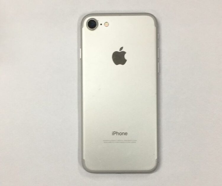 IPhone 7 furtado dentro da casa da sogra é encontrado pela polícia com funcionário de condomínio