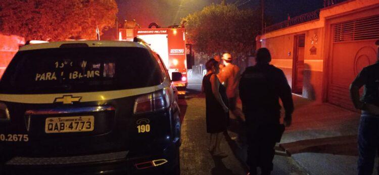 Filho diz que iria “picar” mãe viva, bota fogo na casa com ela dentro e é preso pela PM