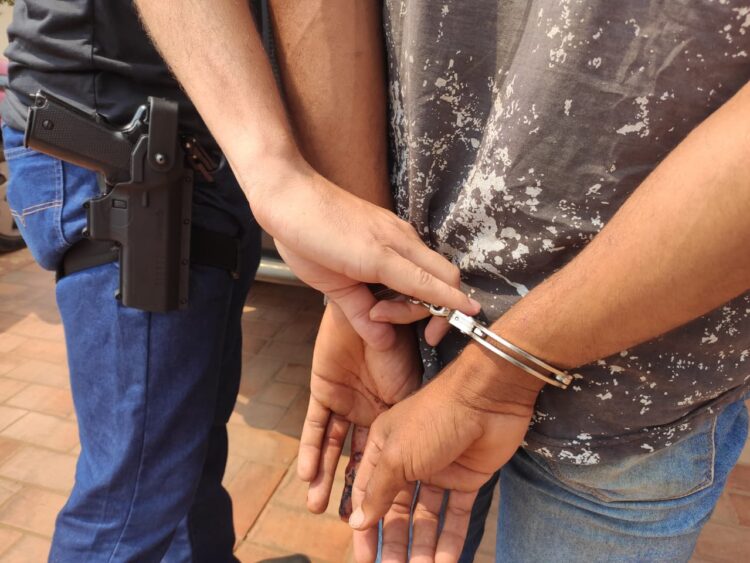 Polícia prende homem que matou vítima a tiros por ciúmes da companheira no interior