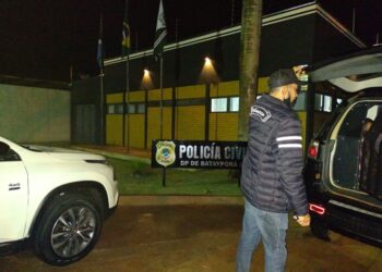 Gurizão bate com madeira na cabeça da “muié” e a Polícia pega ele de “pau” também