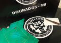Assassino que deixou vítima com faca cravada no peito é presa em Dourados