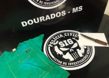 Assassino que deixou vítima com faca cravada no peito é presa em Dourados