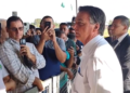Bolsonaro chama de ‘idiota’ quem diz que tem que comprar feijão: ‘Tem que comprar fuzil’