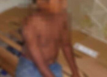 Jovem mata o pai a golpes de faca ao saber que ele tentou estuprar o irmão mais novo