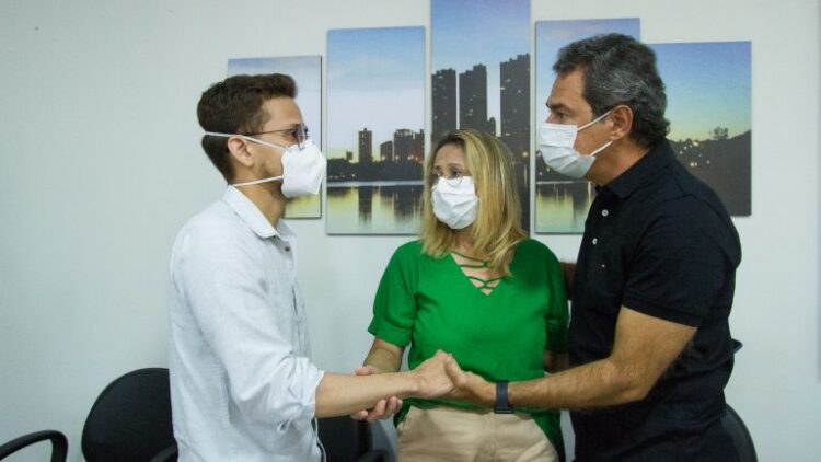 Prefeito da Capital recebe vacinador vítima de homofobia e repudia ato da cidadã autora
