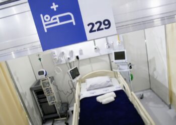 Covid-19: média móvel de mortes fica abaixo de mil pelo terceiro dia