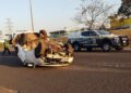 Adolescente rouba carro de aplicativo e capota, após perseguição policial em Campo Grande