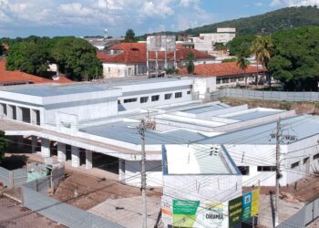Em Corumbá, governador vistoria obras da Santa Casa e entrega cartões do “Mais Social”