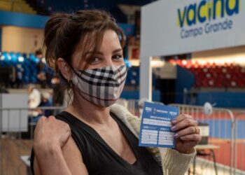 É feriado, mas tem vacinação exclusiva de 2ª dose da Astrazeneca e Coronavac na Capital