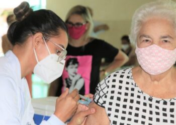 Nesta sexta, idosos recebem 3ª dose contra Covid e continua aplicação da 2ª de Astrazeneca e Coronavac