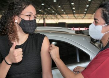 Vacinação contra a Covid avança para pessoas com 26 anos ou mais em Campo Grande