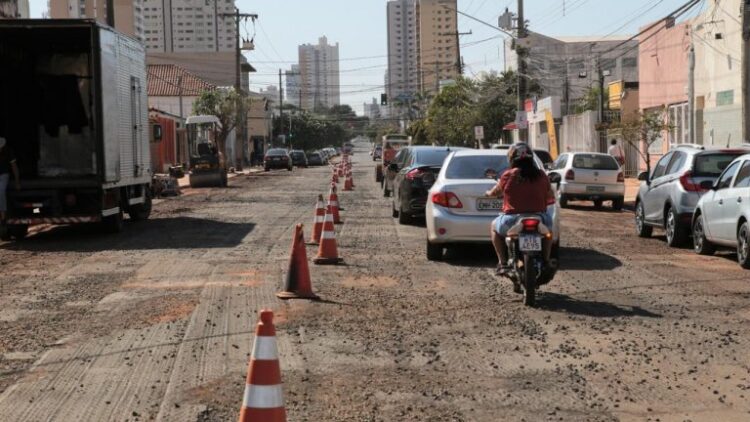 Rua 7 de Setembro é fechada por 2 dias para execução de obras de pavimento na Capital
