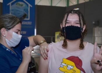 Neste sábado, adolescentes de 13 anos já podem se vacinar contra a Covid na Capital
