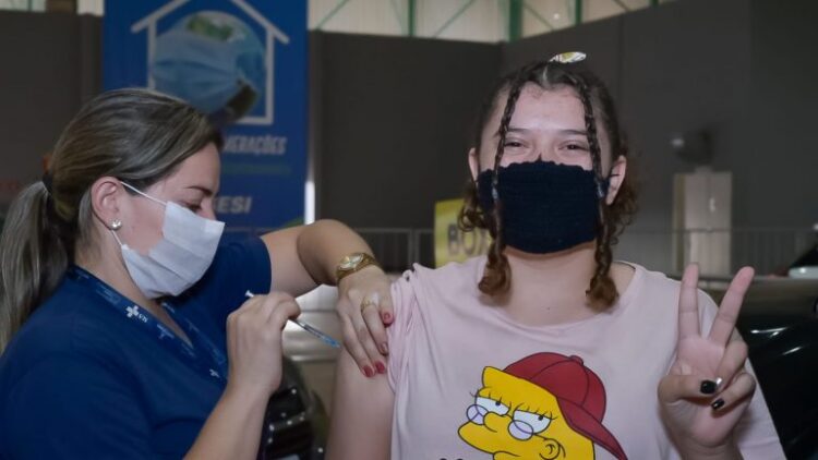 Neste sábado, adolescentes de 13 anos já podem se vacinar contra a Covid na Capital