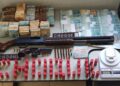Choque da PM prende tio e sobrinho foragidos com armas, drogas e dinheiro na Capital