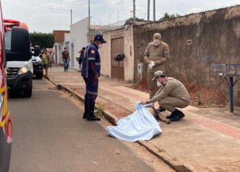 Homem é alvejado com 6 tiros e morto na frente da namorada no Jardim Campo Belo